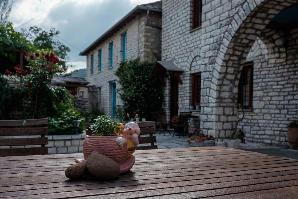 Vikos Hotel Monodendri Exterior photo